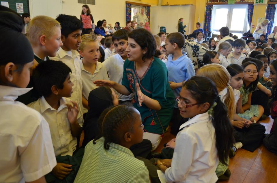 Maria Khan working with children in Oxford