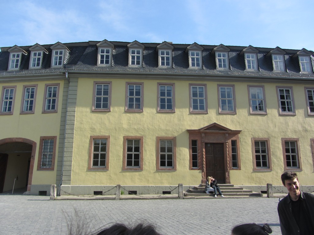 Lucas McCrosson(third-year, Bard in Berlin) amused by loving couple on Goethe’s steps.  